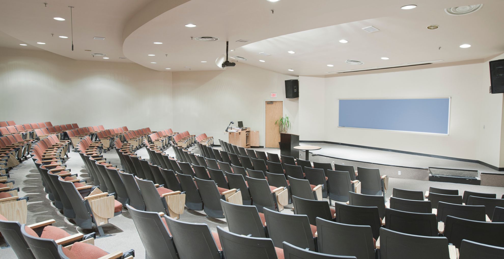 Difference between college and university